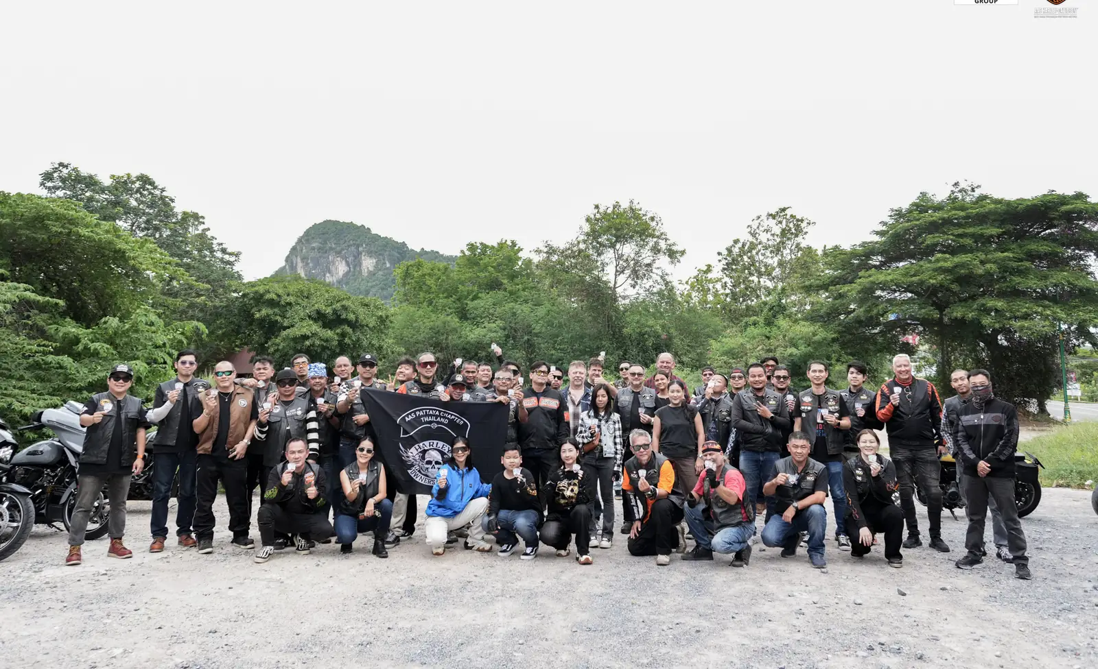 ภาพหมู่ทริปครบรอบ 10 ปี